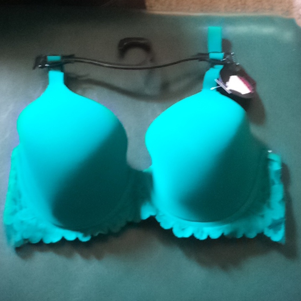 No Boundaries tshirt bra